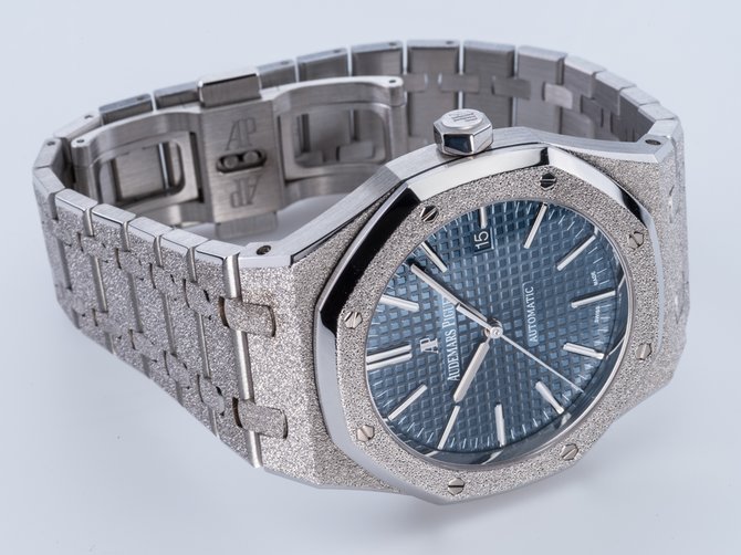 Audemars Piguet 15410BC.GG.1224BC.01 Royal Oak Offshore Frosted Gold 41 mm - фото 3