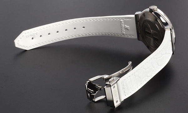 581.NE.2010.LR.1204 Hublot Quartz 33 Classic Fusion